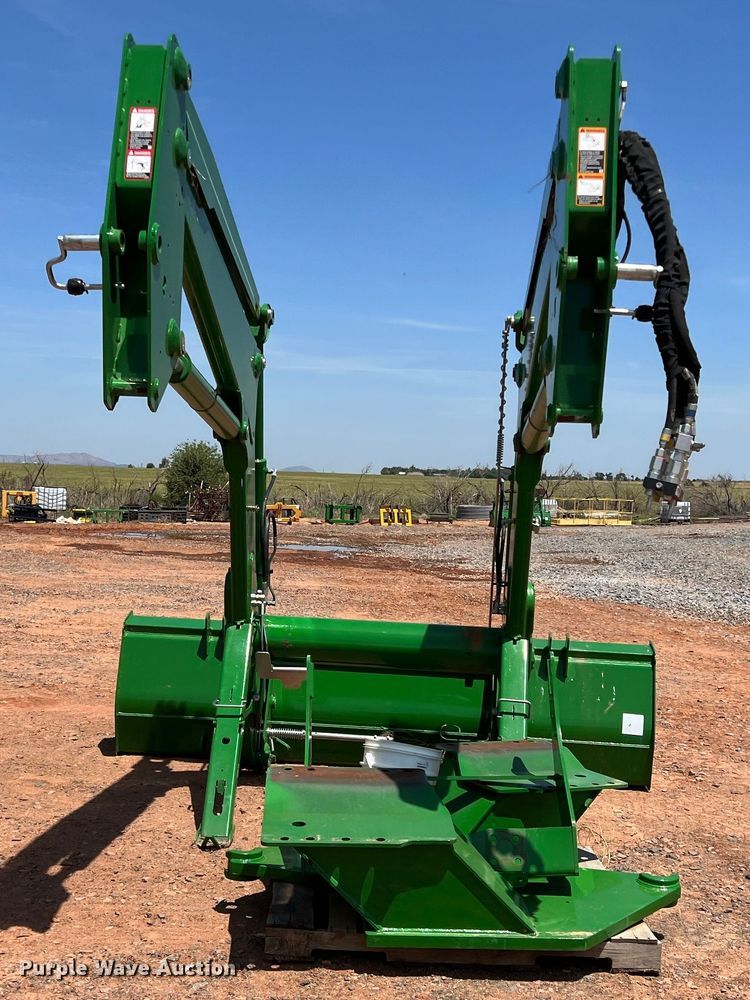 image for item DR5675 John Deere 700M  loader