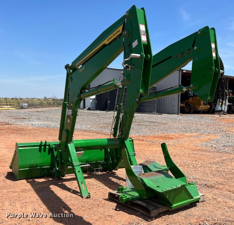 image for item DR5675 John Deere 700M  loader