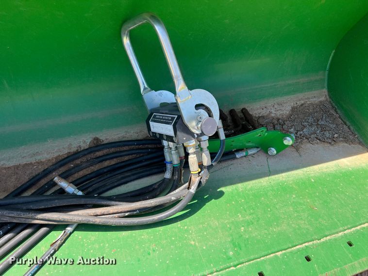 image for item DR5675 John Deere 700M  loader