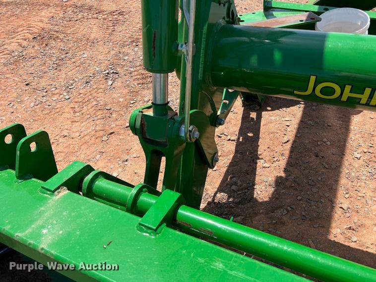 image for item DR5675 John Deere 700M  loader