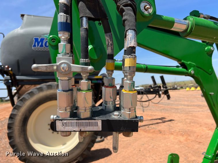 image for item DR5675 John Deere 700M  loader