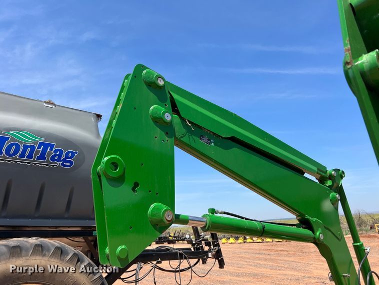 image for item DR5675 John Deere 700M  loader
