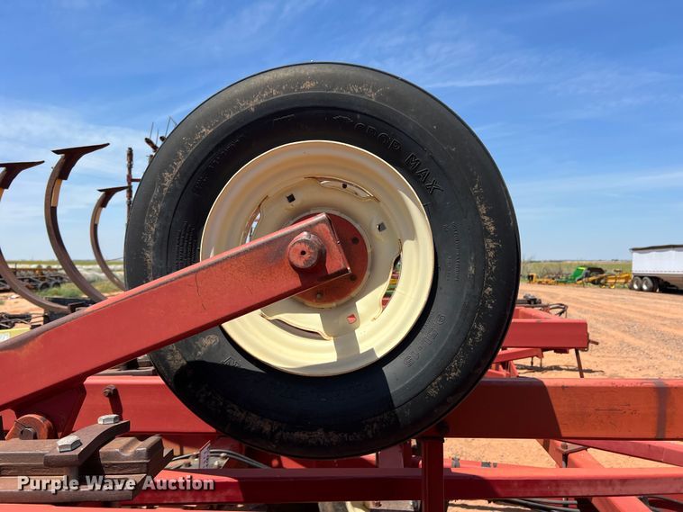 image for item DR5680 Case 5700CHPL  field cultivator