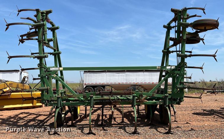 image for item DR5682 John Deere 1610  field cultivator