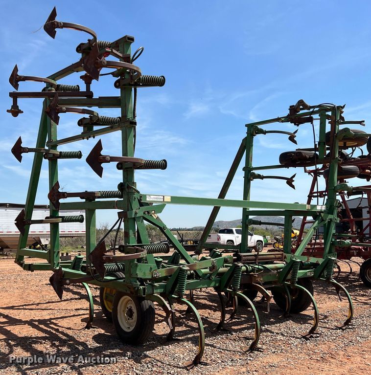 image for item DR5682 John Deere 1610  field cultivator