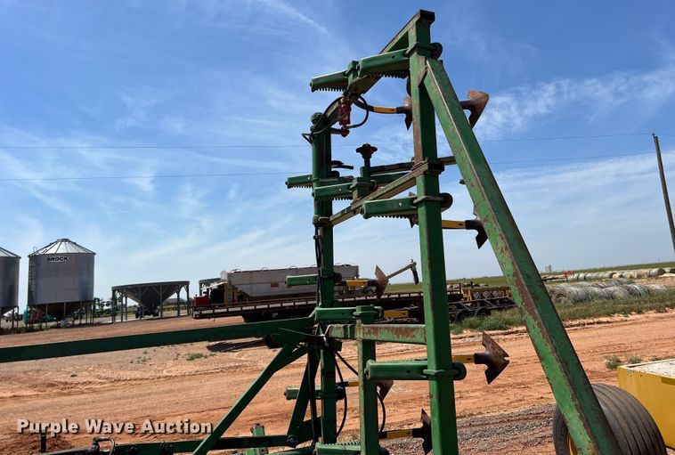 image for item DR5682 John Deere 1610  field cultivator