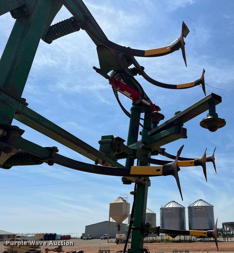 image for item DR5682 John Deere 1610  field cultivator