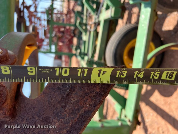 image for item DR5682 John Deere 1610  field cultivator