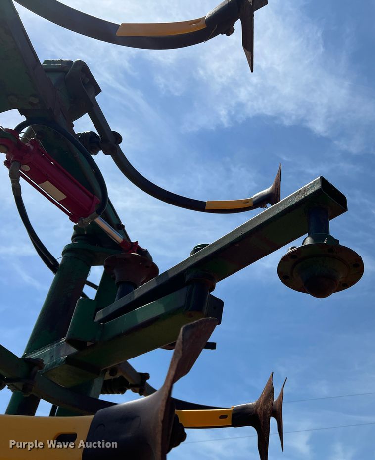 image for item DR5682 John Deere 1610  field cultivator