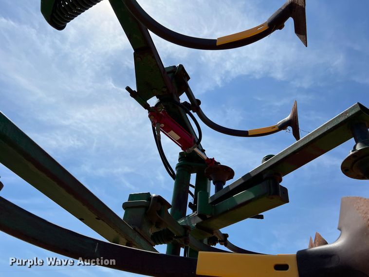 image for item DR5682 John Deere 1610  field cultivator