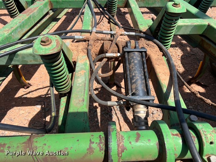 image for item DR5682 John Deere 1610  field cultivator