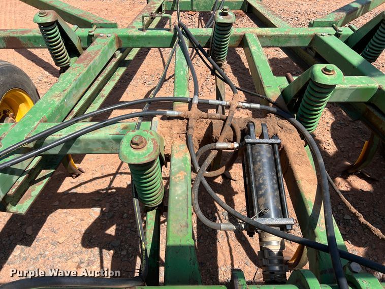 image for item DR5682 John Deere 1610  field cultivator