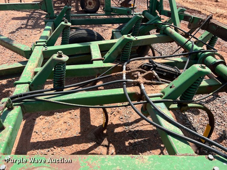 image for item DR5682 John Deere 1610  field cultivator