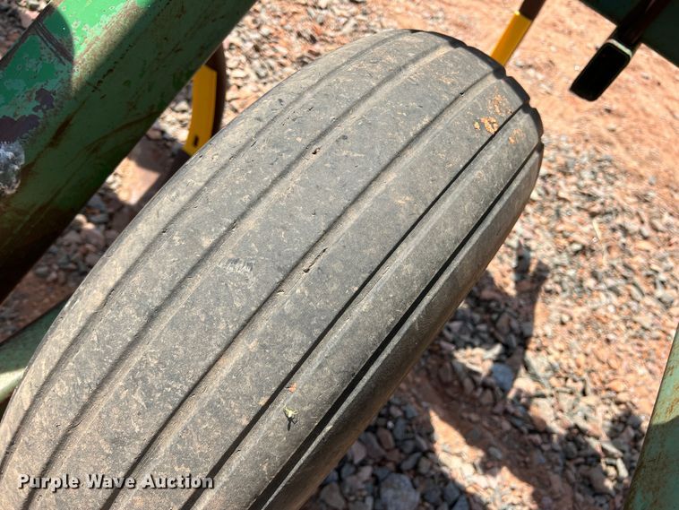 image for item DR5682 John Deere 1610  field cultivator