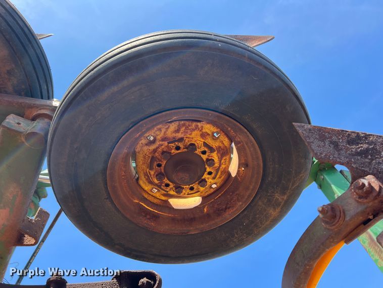 image for item DR5682 John Deere 1610  field cultivator