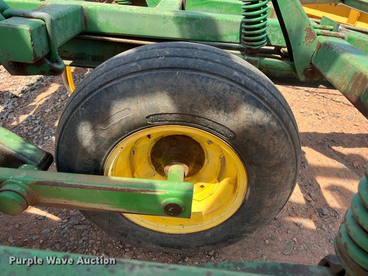 image for item DR5682 John Deere 1610  field cultivator