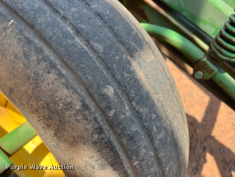 image for item DR5682 John Deere 1610  field cultivator