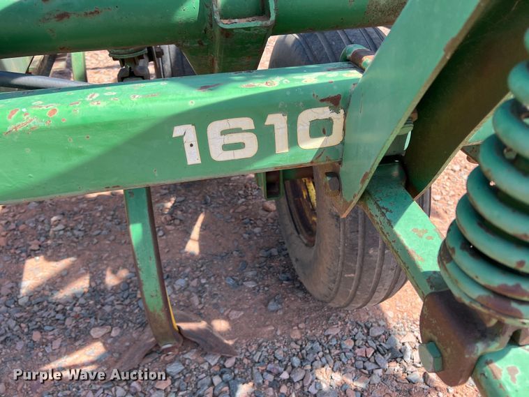image for item DR5682 John Deere 1610  field cultivator