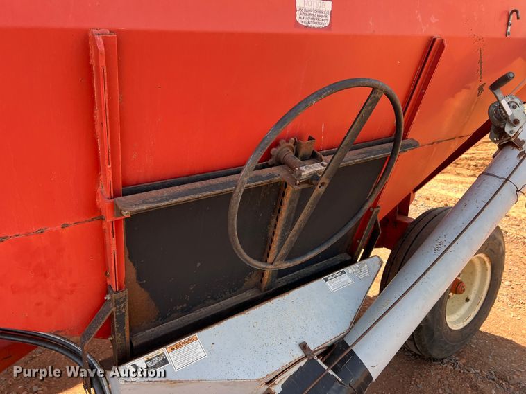 image for item DR5688 Ficklin 435  gravity wagon