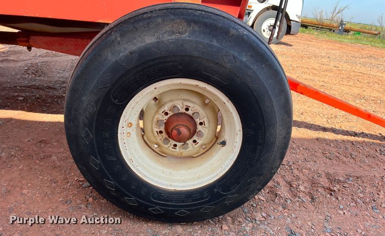 image for item DR5688 Ficklin 435  gravity wagon