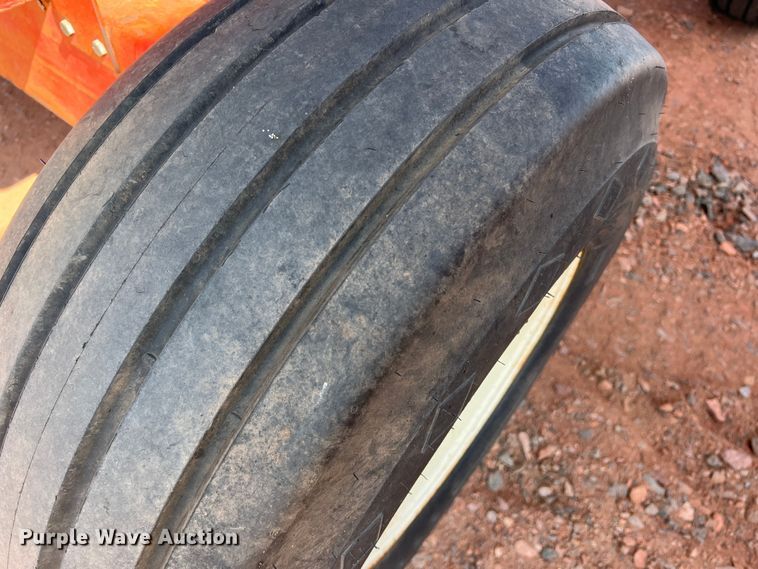 image for item DR5688 Ficklin 435  gravity wagon