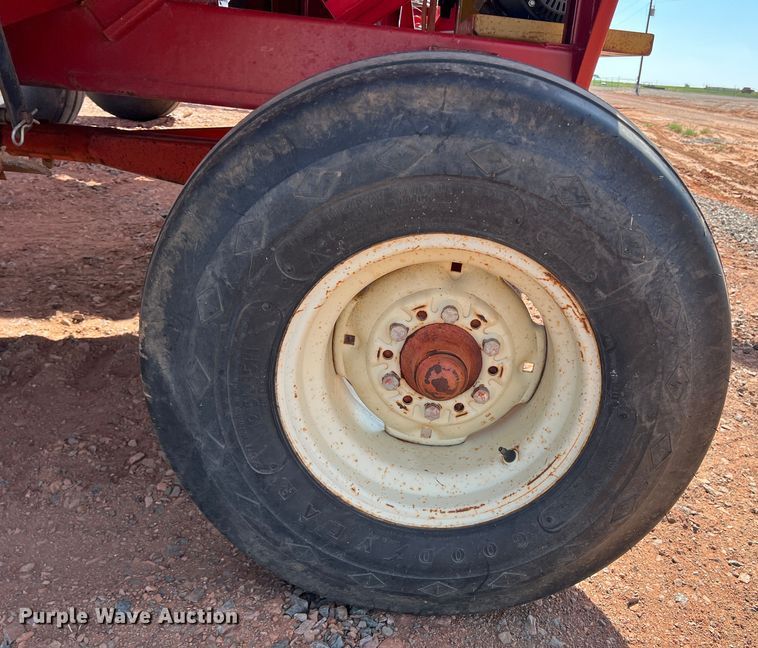 image for item DR5688 Ficklin 435  gravity wagon