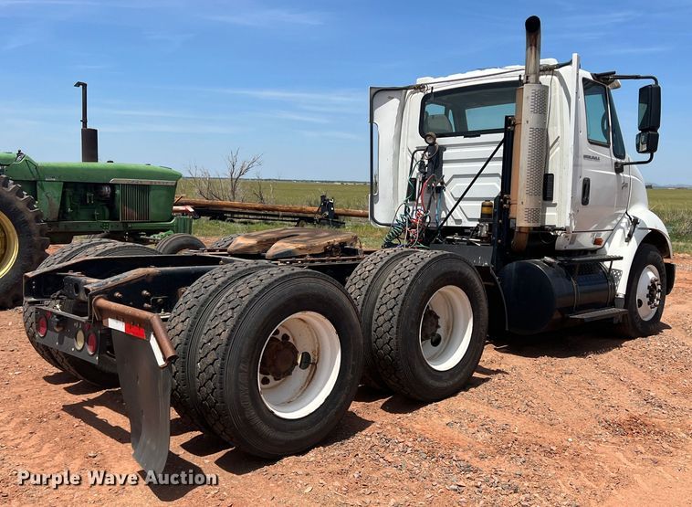 image for item DR5689 2003 International 8600  semi truck