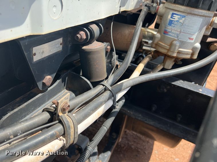 image for item DR5689 2003 International 8600  semi truck