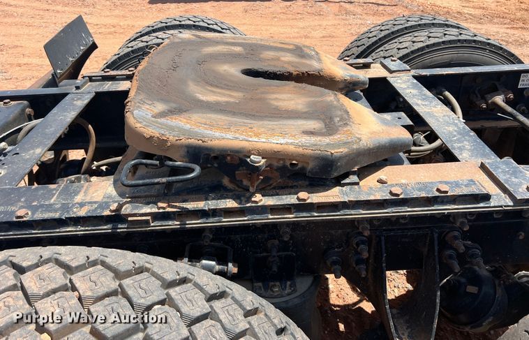 image for item DR5689 2003 International 8600  semi truck