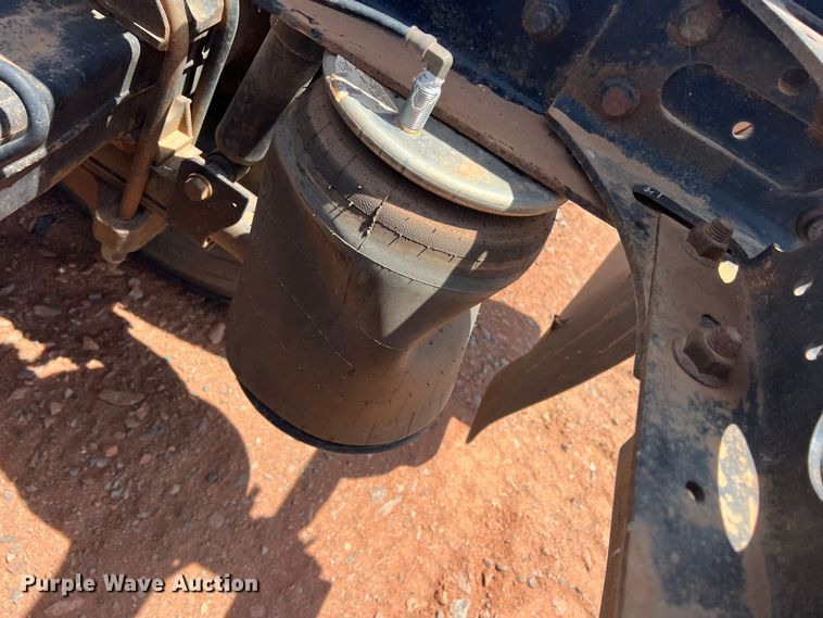 image for item DR5689 2003 International 8600  semi truck