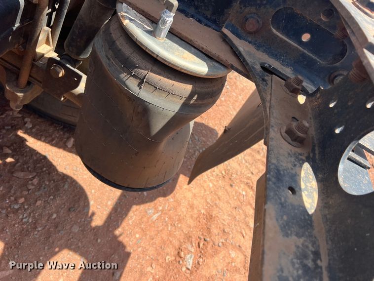 image for item DR5689 2003 International 8600  semi truck