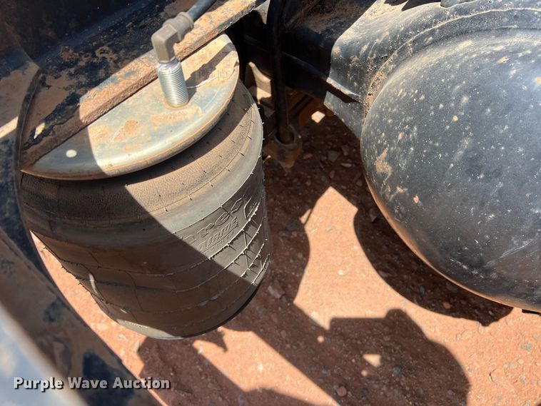 image for item DR5689 2003 International 8600  semi truck