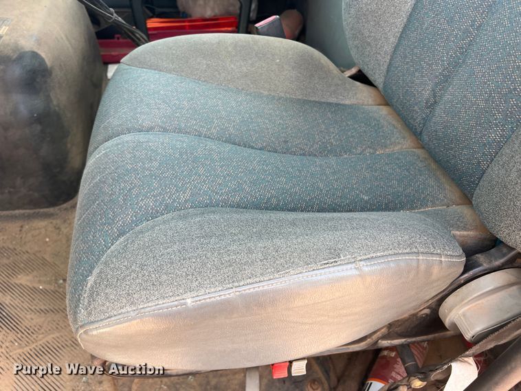 image for item DR5689 2003 International 8600  semi truck