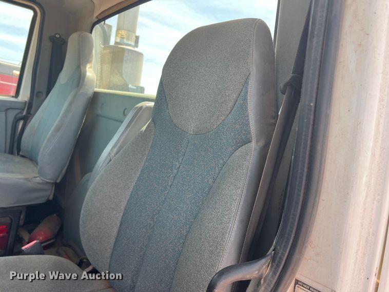 image for item DR5689 2003 International 8600  semi truck