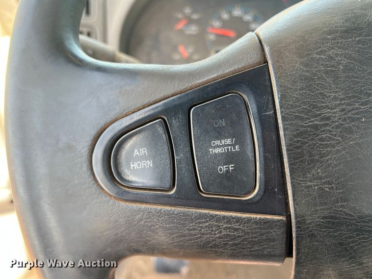 image for item DR5689 2003 International 8600  semi truck