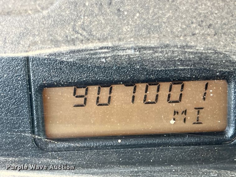 image for item DR5689 2003 International 8600  semi truck