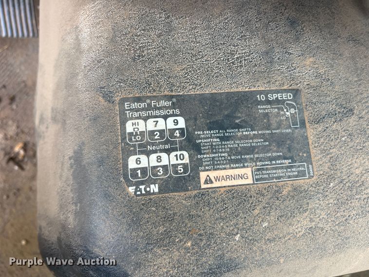 image for item DR5689 2003 International 8600  semi truck