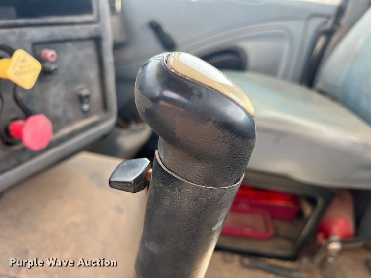 image for item DR5689 2003 International 8600  semi truck