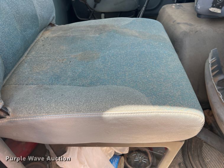 image for item DR5689 2003 International 8600  semi truck