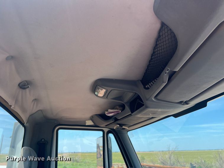 image for item DR5689 2003 International 8600  semi truck