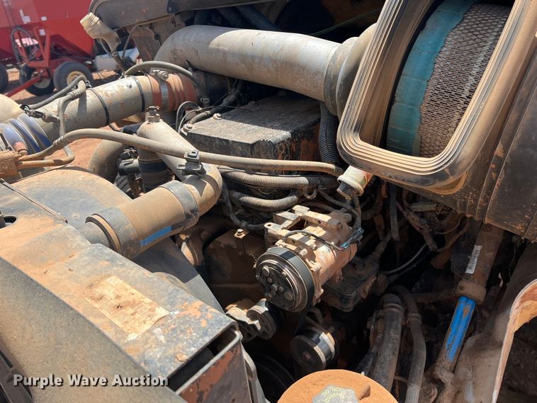 image for item DR5689 2003 International 8600  semi truck