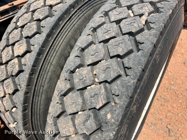 image for item DR5689 2003 International 8600  semi truck