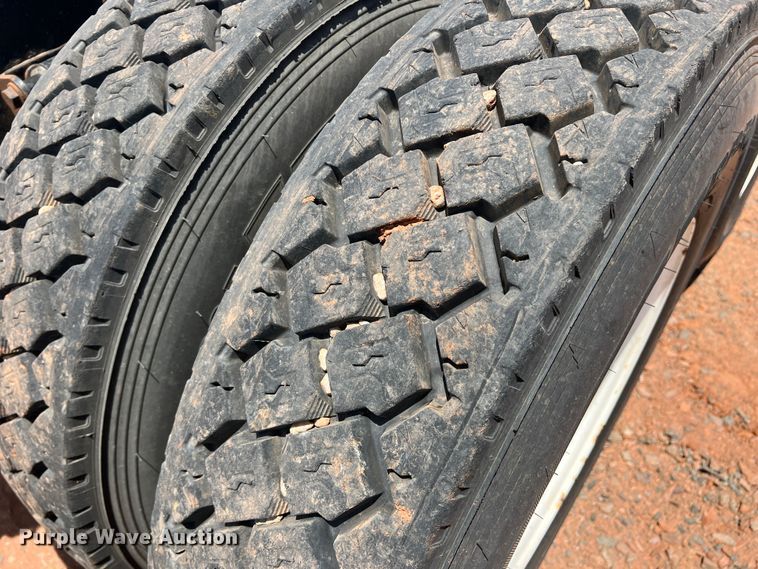 image for item DR5689 2003 International 8600  semi truck