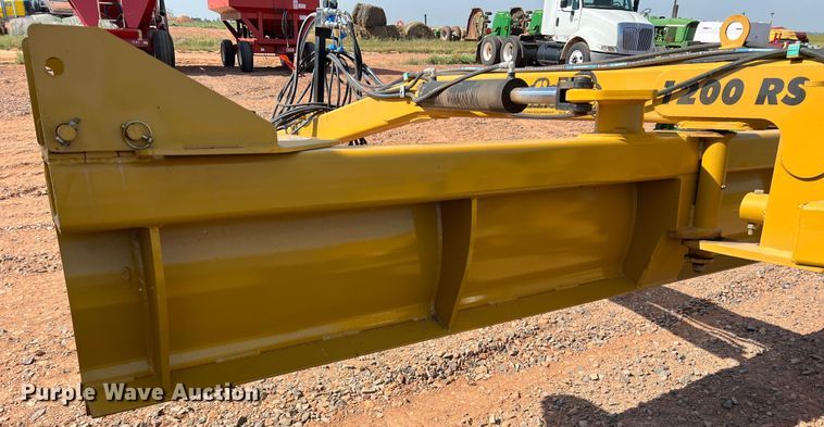 image for item DR5694 Garfield GGB1200RS  grader