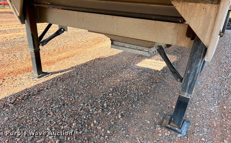 image for item DR5695 2000 Wilson DWH-400  grain trailer