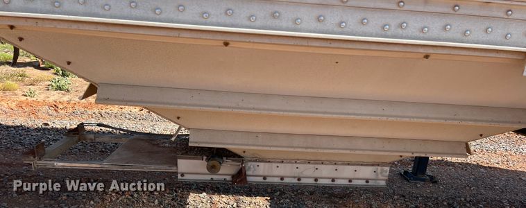 image for item DR5695 2000 Wilson DWH-400  grain trailer