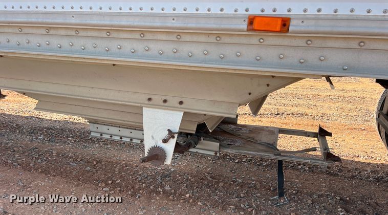 image for item DR5695 2000 Wilson DWH-400  grain trailer