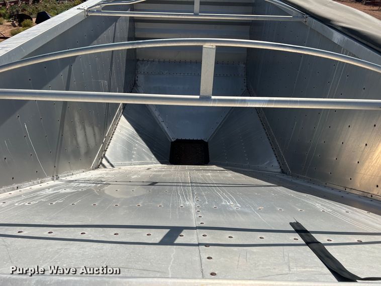 image for item DR5695 2000 Wilson DWH-400  grain trailer