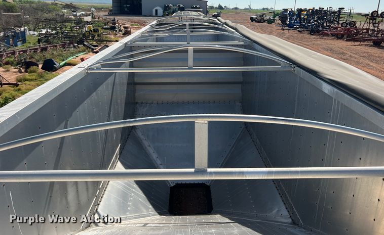 image for item DR5695 2000 Wilson DWH-400  grain trailer