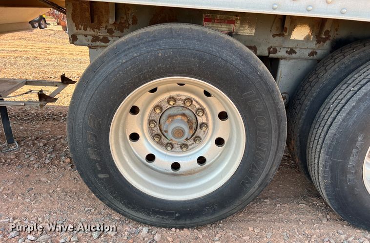 image for item DR5695 2000 Wilson DWH-400  grain trailer